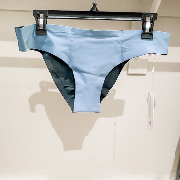 PilyQ NWT sky blue bikini size Large - Picture 4 of 6